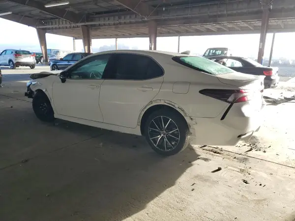 4T1G11AK6NU660315 2022 TOYOTA CAMRY - Image 2