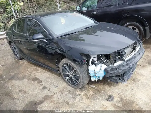 4T1G11AK6NU660671 2022 TOYOTA CAMRY - Image 1