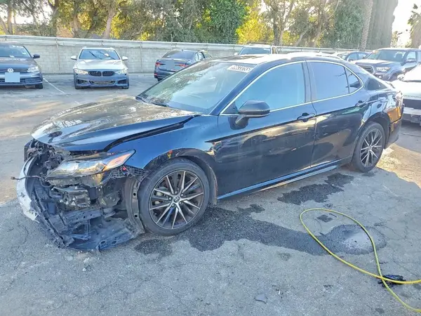 4T1G11AK6NU660931 2022 TOYOTA CAMRY - Image 1