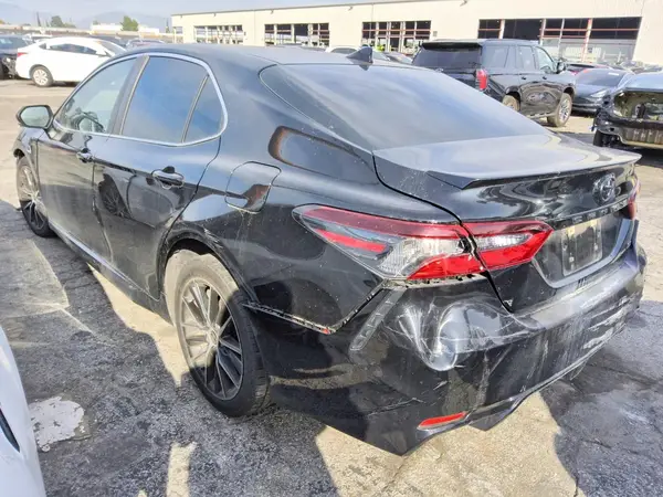 4T1G11AK6NU660931 2022 TOYOTA CAMRY - Image 2