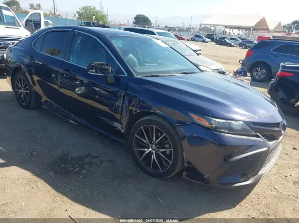 4T1G11AK6NU661299 2022 TOYOTA CAMRY - Image 1