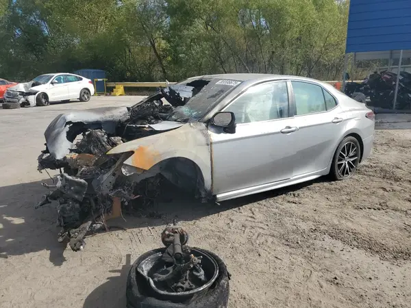 4T1G11AK6NU666759 2022 TOYOTA CAMRY - Image 1