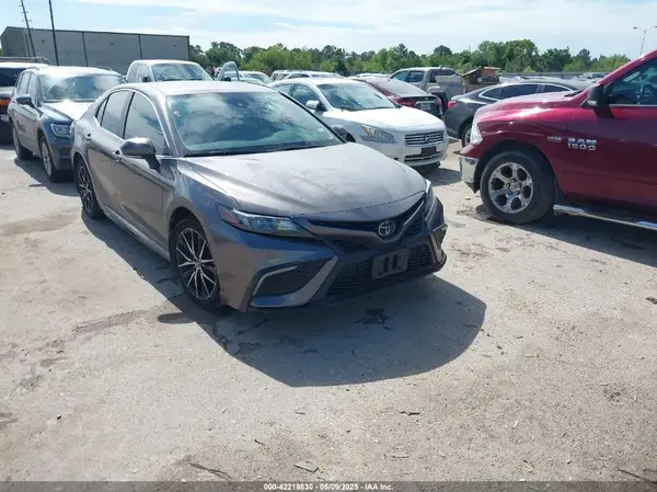4T1G11AK6NU668673 2022 TOYOTA CAMRY - Image 1