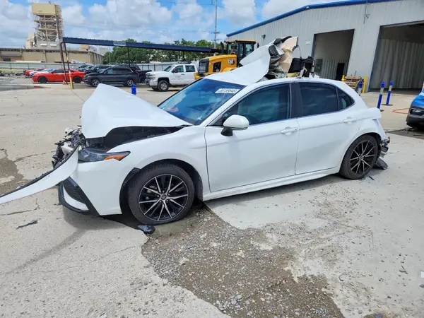 4T1G11AK6NU670228 2022 TOYOTA CAMRY - Image 1