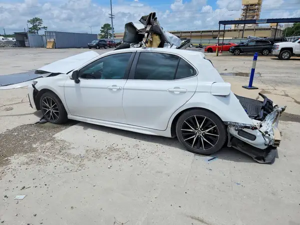 4T1G11AK6NU670228 2022 TOYOTA CAMRY - Image 2