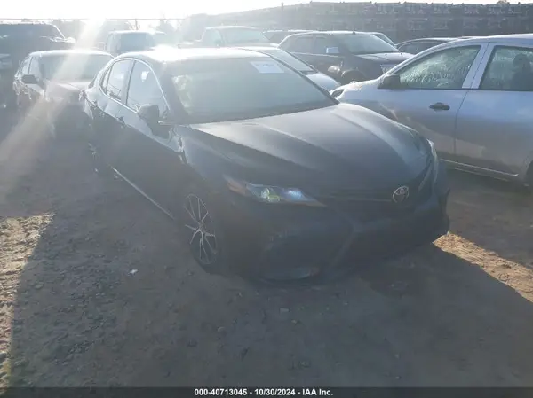4T1G11AK6NU670441 2022 TOYOTA CAMRY - Image 1