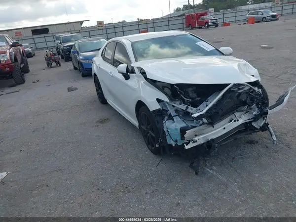 4T1G11AK6NU670455 2022 TOYOTA CAMRY - Image 1