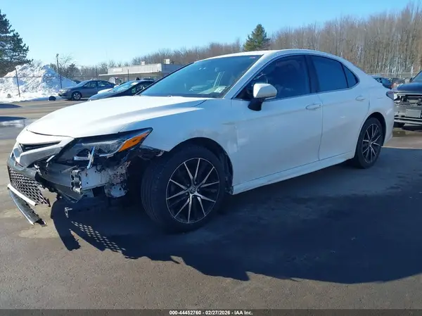 4T1G11AK6NU670987 2022 TOYOTA CAMRY - Image 2