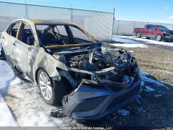 4T1G11AK6NU671718 2022 TOYOTA CAMRY - Image 1