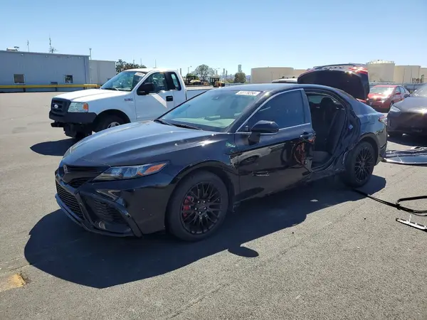 4T1G11AK6NU673002 2022 TOYOTA CAMRY - Image 1