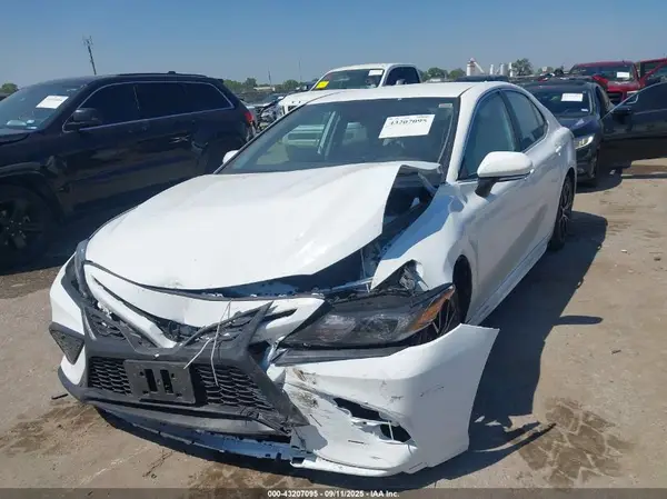 4T1G11AK6NU673162 2022 TOYOTA CAMRY - Image 2