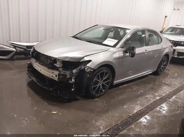 4T1G11AK6NU679379 2022 TOYOTA CAMRY - Image 2