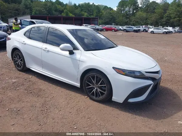 4T1G11AK6NU681293 2022 TOYOTA CAMRY - Image 1