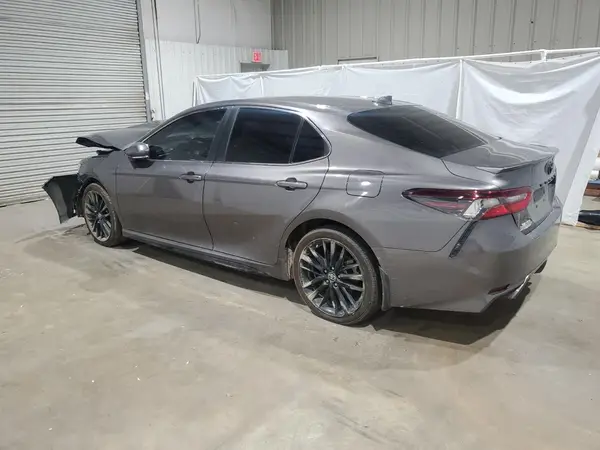 4T1G11AK6NU689118 2022 TOYOTA CAMRY - Image 2