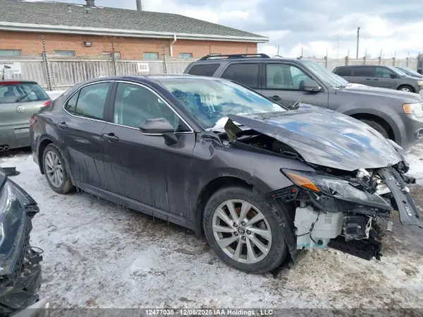 4T1G11AK6NU692777 2022 TOYOTA CAMRY - Image 1