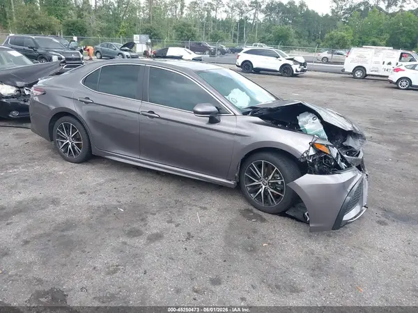 4T1G11AK6NU699549 2022 TOYOTA CAMRY - Image 1