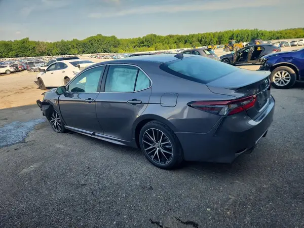 4T1G11AK6NU699552 2022 TOYOTA CAMRY - Image 2