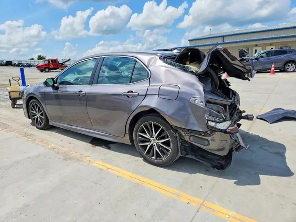 4T1G11AK6NU702322 2022 TOYOTA CAMRY - Image 2