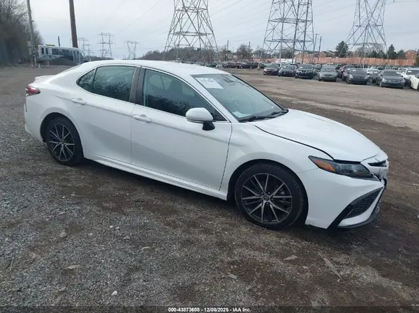 4T1G11AK6NU703406 2022 TOYOTA CAMRY - Image 1