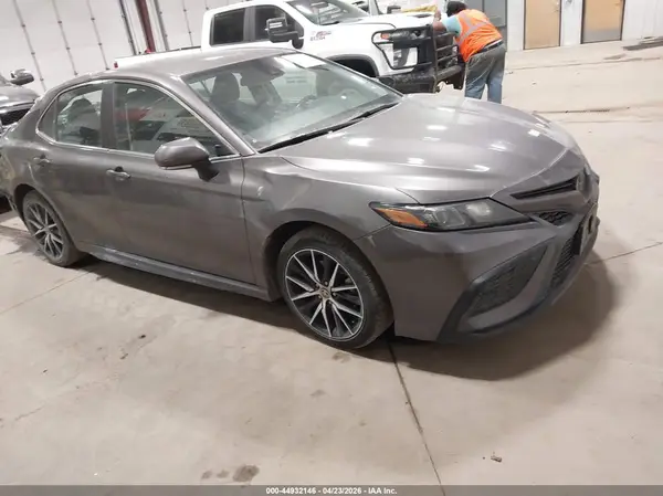 4T1G11AK6NU706094 2022 TOYOTA CAMRY - Image 1