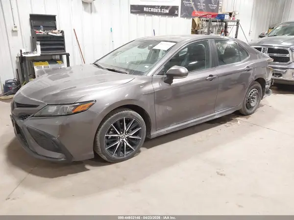4T1G11AK6NU706094 2022 TOYOTA CAMRY - Image 2