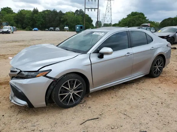 4T1G11AK6NU713997 2022 TOYOTA CAMRY - Image 1