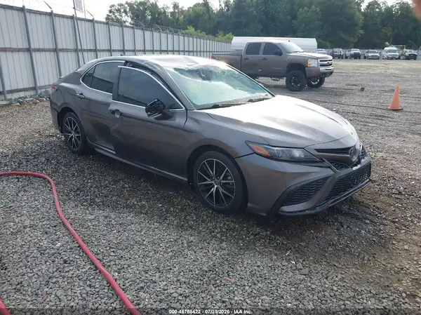 4T1G11AK6NU714518 2022 TOYOTA CAMRY - Image 1