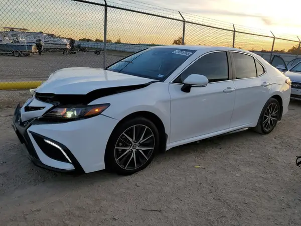 4T1G11AK6NU716060 2022 TOYOTA CAMRY - Image 1