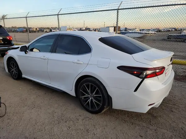4T1G11AK6NU716060 2022 TOYOTA CAMRY - Image 2