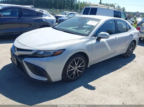 4T1G11AK6PU129375 2023 TOYOTA CAMRY - Image 2