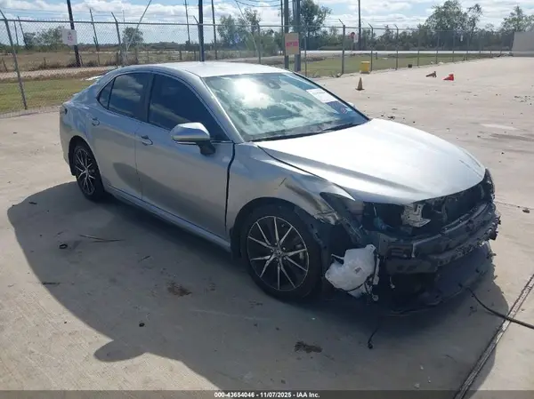 4T1G11AK6RU203073 2024 TOYOTA CAMRY - Image 1
