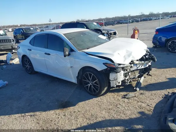 4T1G11AK6RU226739 2024 TOYOTA CAMRY - Image 1