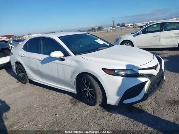 4T1G11AK6RU879152 2024 TOYOTA CAMRY - Image 1