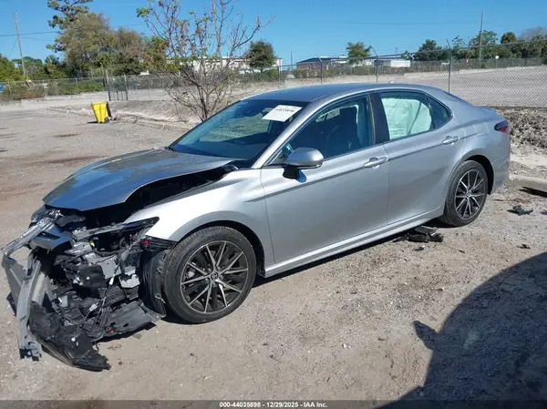 4T1G11AK6RU898185 2024 TOYOTA CAMRY - Image 2