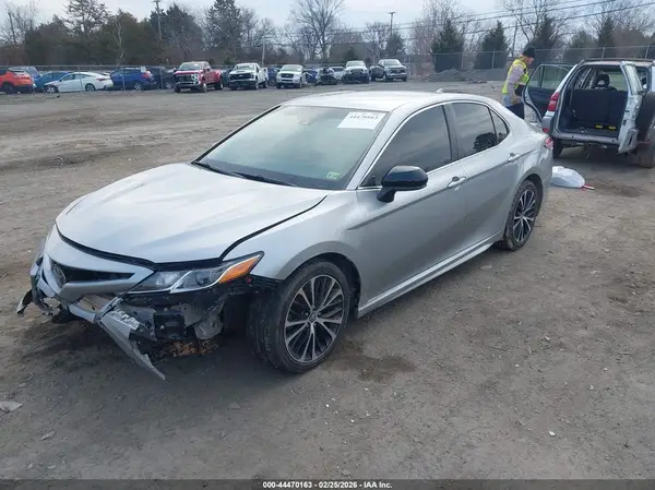 4T1G11AK7LU304257 2020 TOYOTA CAMRY - Image 2