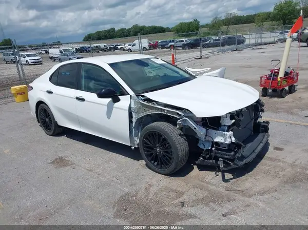 4T1G11AK7LU323763 2020 TOYOTA CAMRY - Image 1