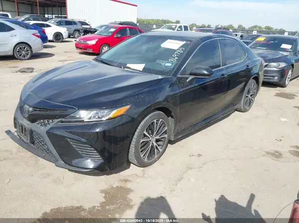 4T1G11AK7LU869785 2020 TOYOTA CAMRY - Image 2