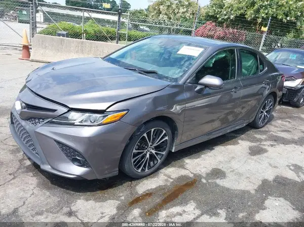 4T1G11AK7LU879653 2020 TOYOTA CAMRY - Image 2