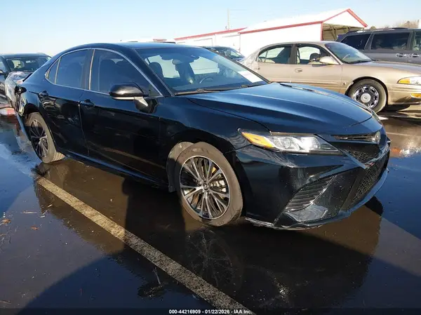 4T1G11AK7LU909489 2020 TOYOTA CAMRY - Image 1