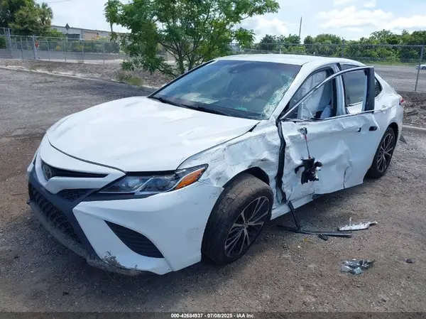 4T1G11AK7LU923960 2020 TOYOTA CAMRY - Image 2