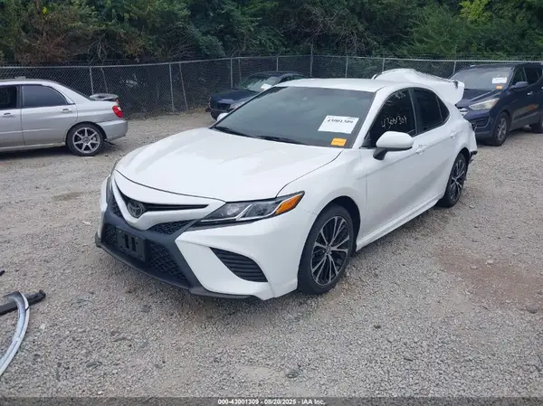 4T1G11AK7LU942783 2020 TOYOTA CAMRY - Image 2