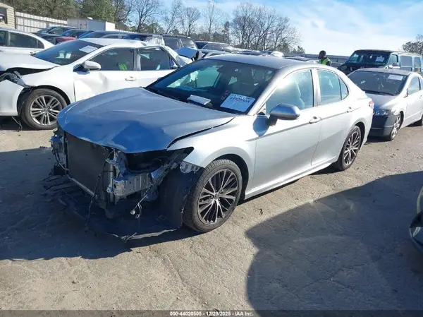 4T1G11AK7LU943299 2020 TOYOTA CAMRY - Image 2