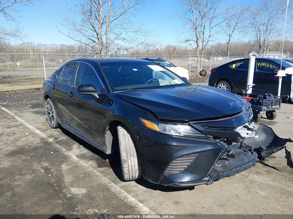 4T1G11AK7LU943870 2020 TOYOTA CAMRY - Image 1