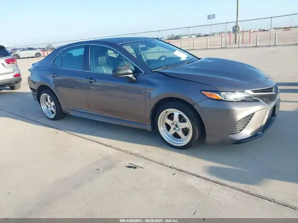 4T1G11AK7LU946221 2020 TOYOTA CAMRY - Image 1