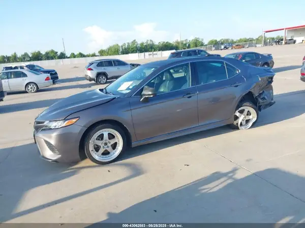 4T1G11AK7LU946221 2020 TOYOTA CAMRY - Image 2