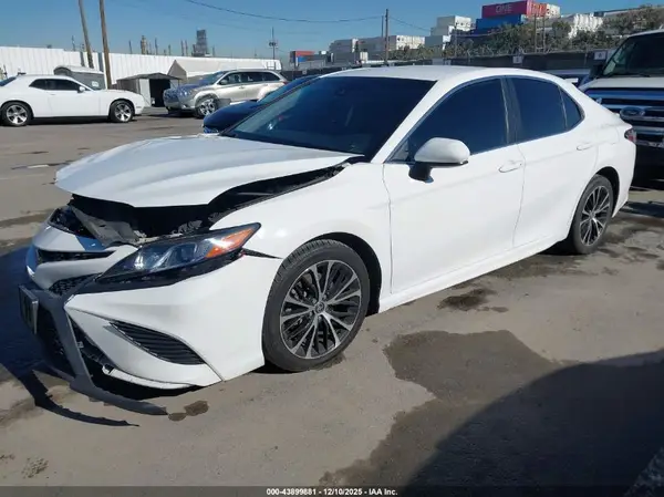 4T1G11AK7LU950995 2020 TOYOTA CAMRY - Image 2