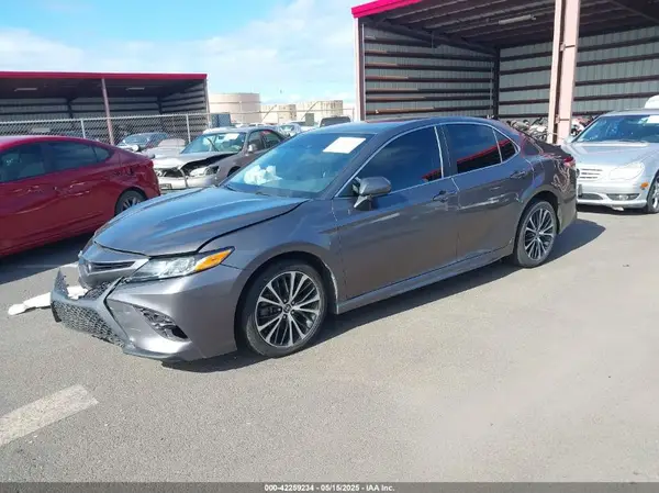4T1G11AK7LU962743 2020 TOYOTA CAMRY - Image 2