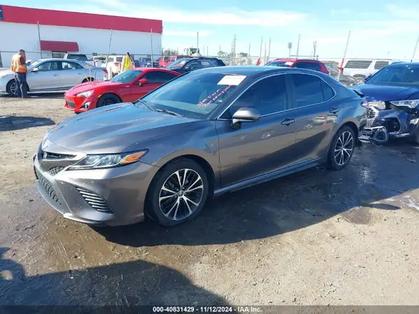 4T1G11AK7LU979767 2020 TOYOTA CAMRY - Image 2