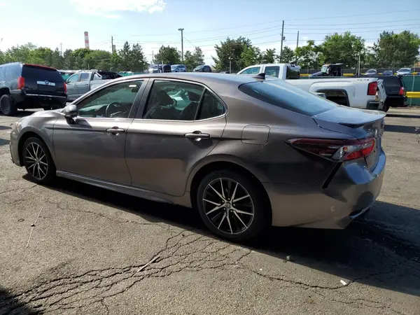 4T1G11AK7MU402660 2021 TOYOTA CAMRY - Image 2