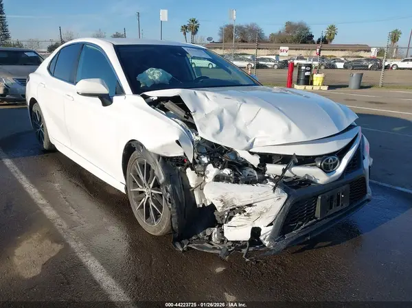 4T1G11AK7MU411326 2021 TOYOTA CAMRY - Image 1